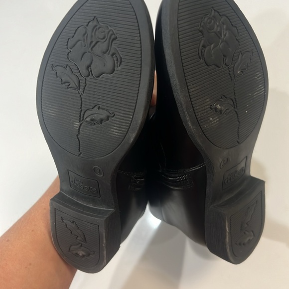 Knee high boots - Picture 3 of 5